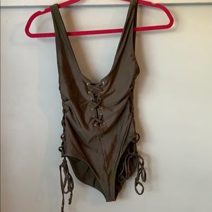 One piece swim suit